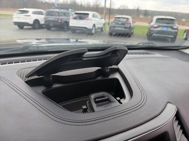 Used 2019 Jeep Cherokee Latitude Plus w/ Cold Weather Group image 21