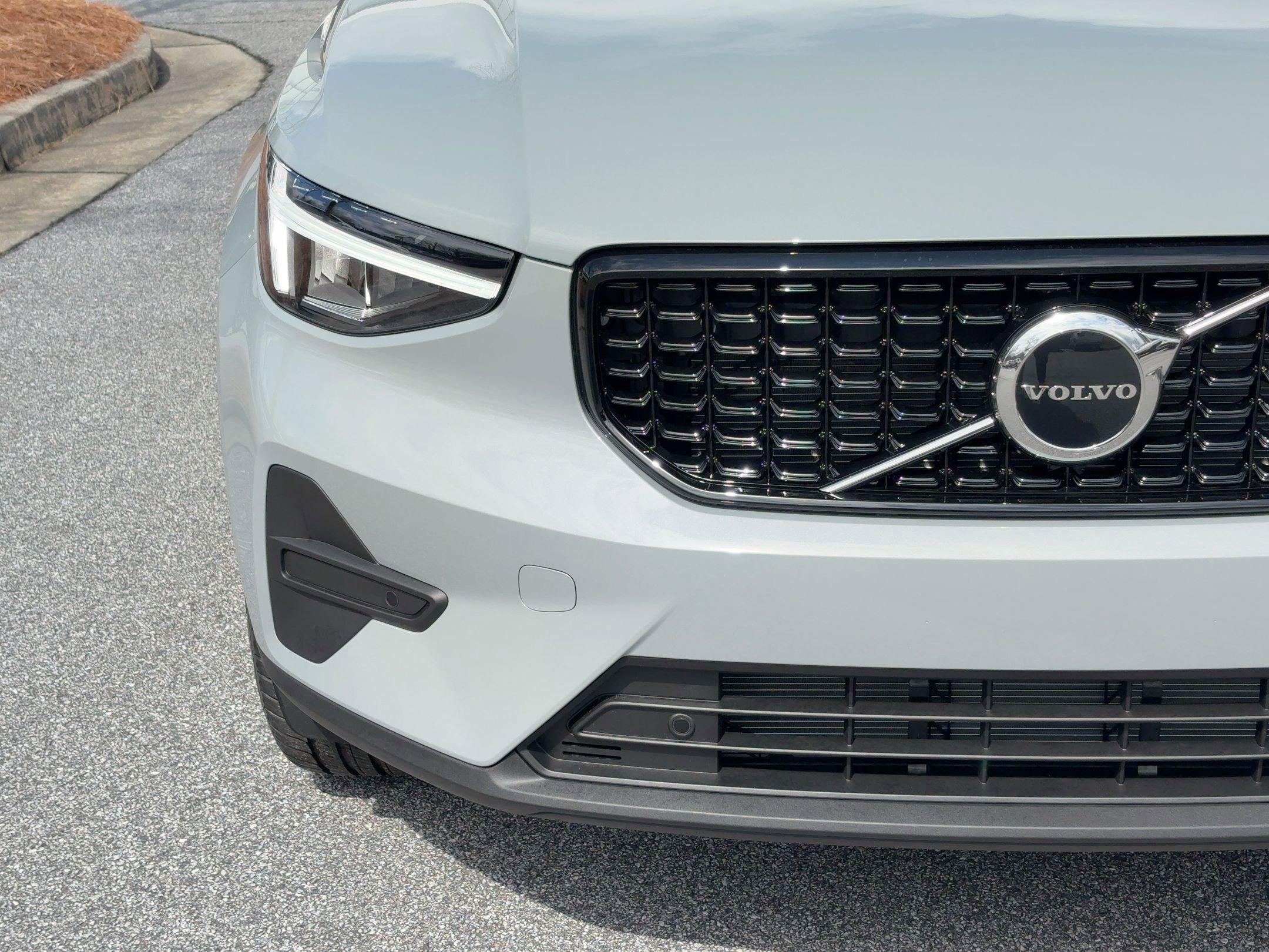 New 2026 Volvo XC40 B5 Core w/ Protection Package image 28