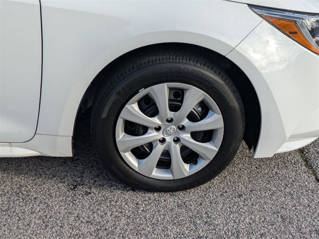 Used 2025 Toyota Corolla LE image 11