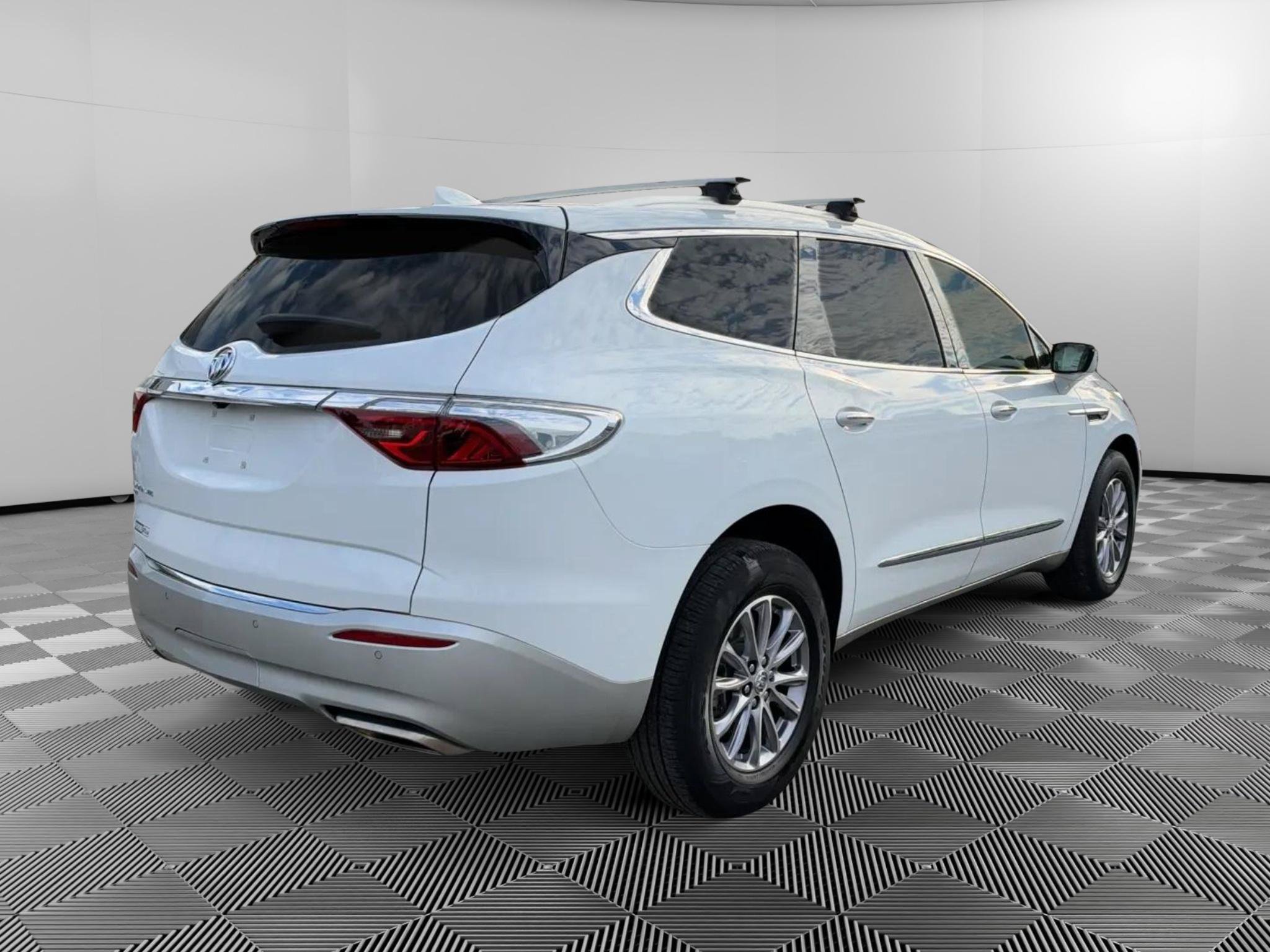 Used 2023 Buick Enclave Essence AWD/4WD image 4