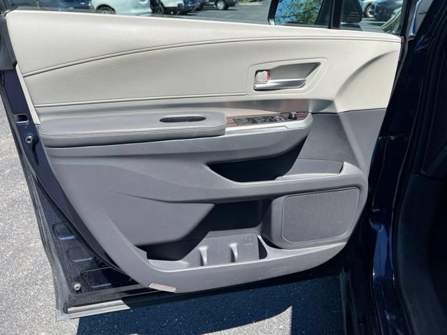 Used 2022 Toyota Sienna XLE w/ XLE Plus Package FWD image 26