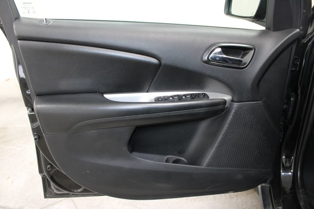 Used 2019 Dodge Journey SE w/ Connectivity Group FWD image 17