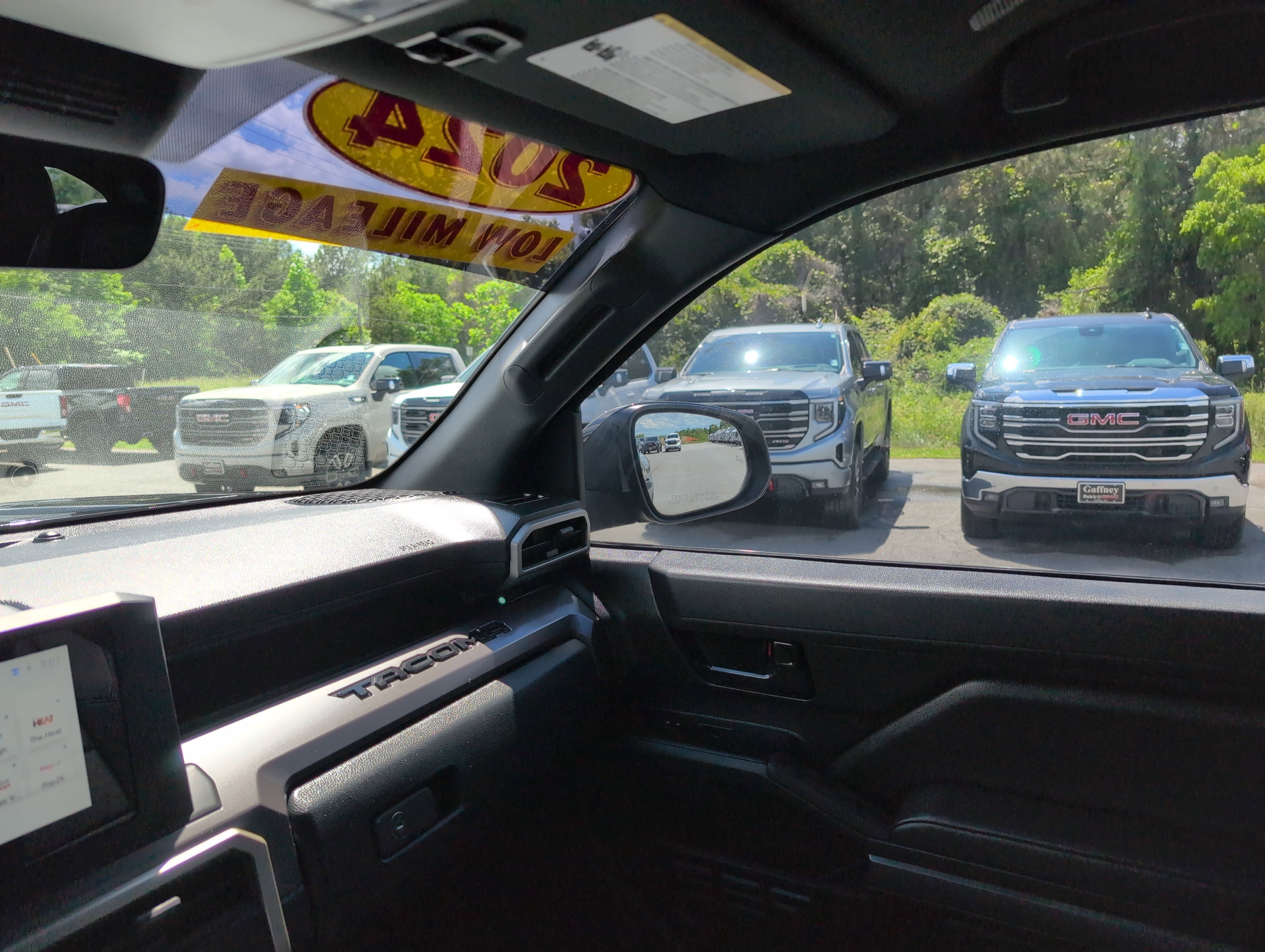 Used 2024 Toyota Tacoma SR5 AWD/4WD image 27