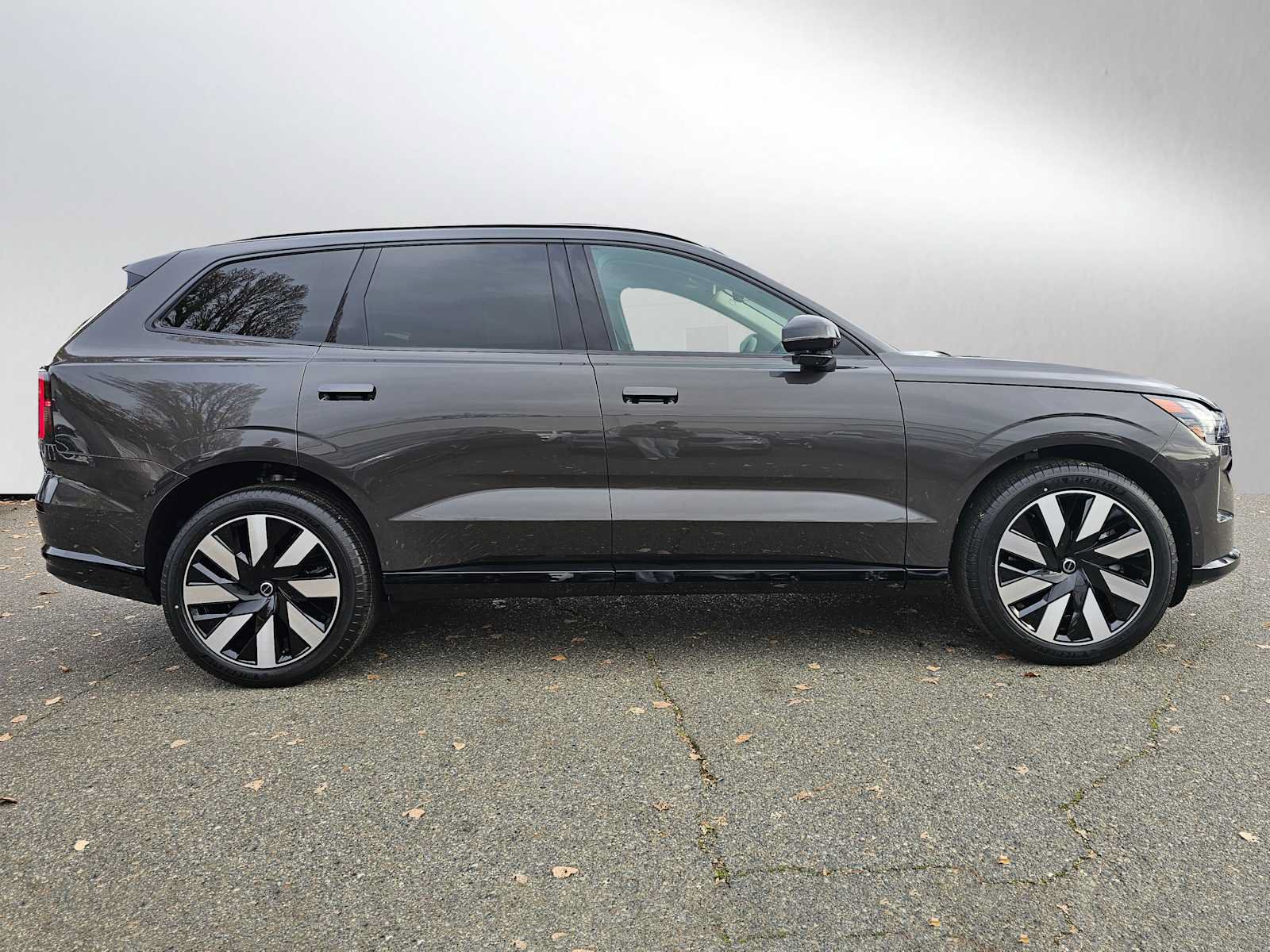New 2025 Volvo EX90 Plus w/ Protection Package Premier AWD/4WD image 8