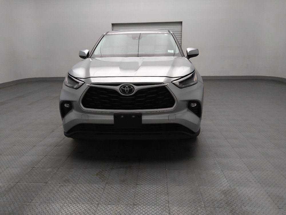 Used 2021 Toyota Highlander LE AWD/4WD image 15