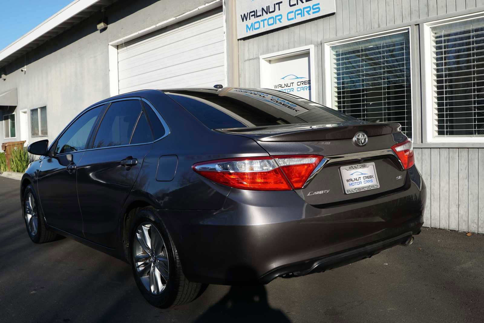 Used 2017 Toyota Camry SE w/ Moonroof Package image 17
