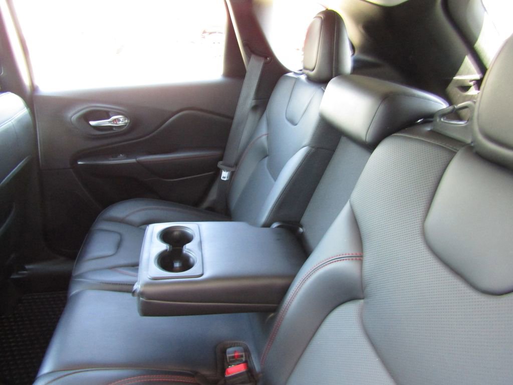 Used 2022 Jeep Cherokee Trailhawk w/ Premium Leather Package AWD/4WD image 33
