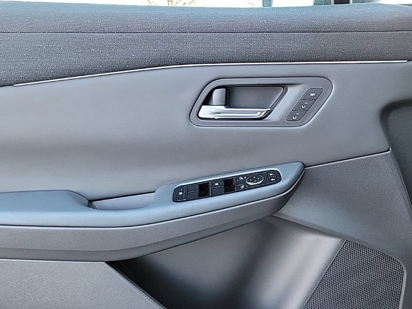 New 2026 Nissan Leaf Platinum+ w/ Floor Mat Package (Platinum+) FWD image 33