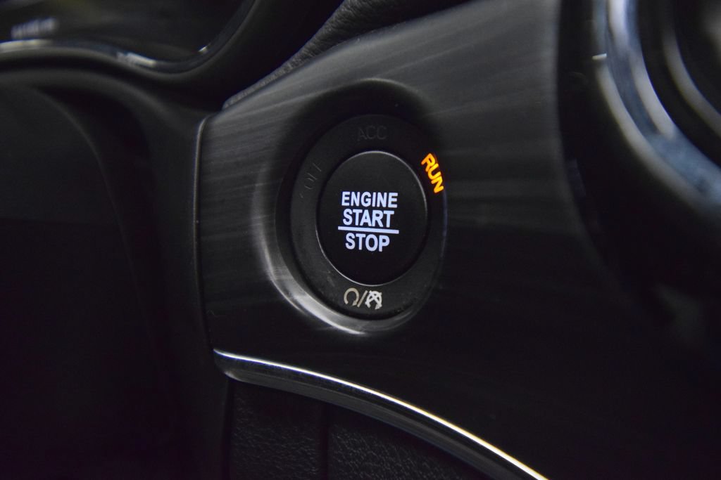 Used 2021 Jeep Grand Cherokee Limited w/ Premium Lighting Group AWD/4WD image 34