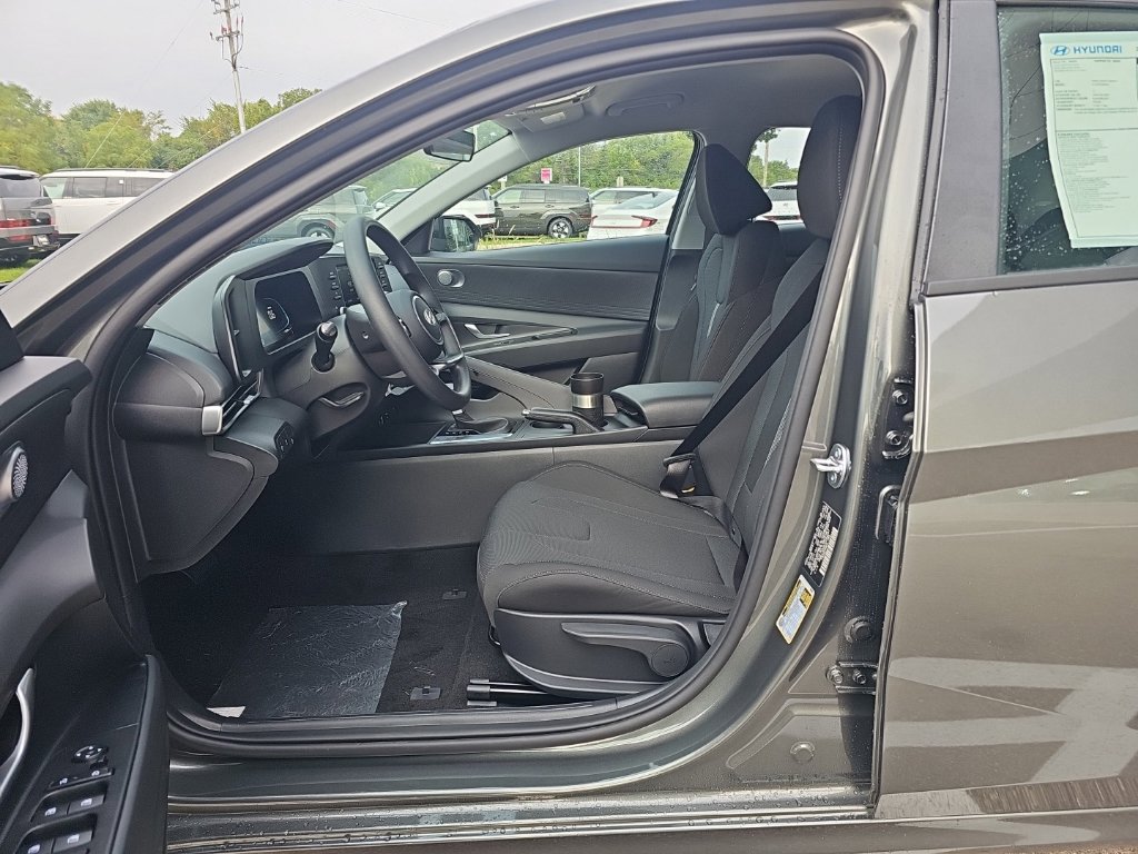 New 2026 Hyundai Elantra SE FWD image 9