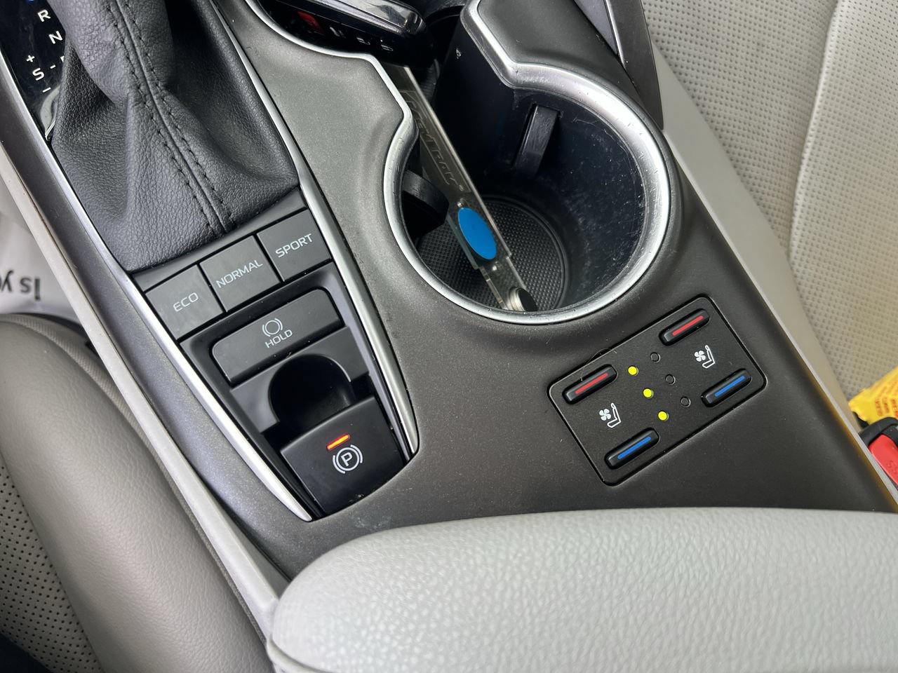 Used 2021 Toyota Camry XLE w/ Navigation Package FWD image 29