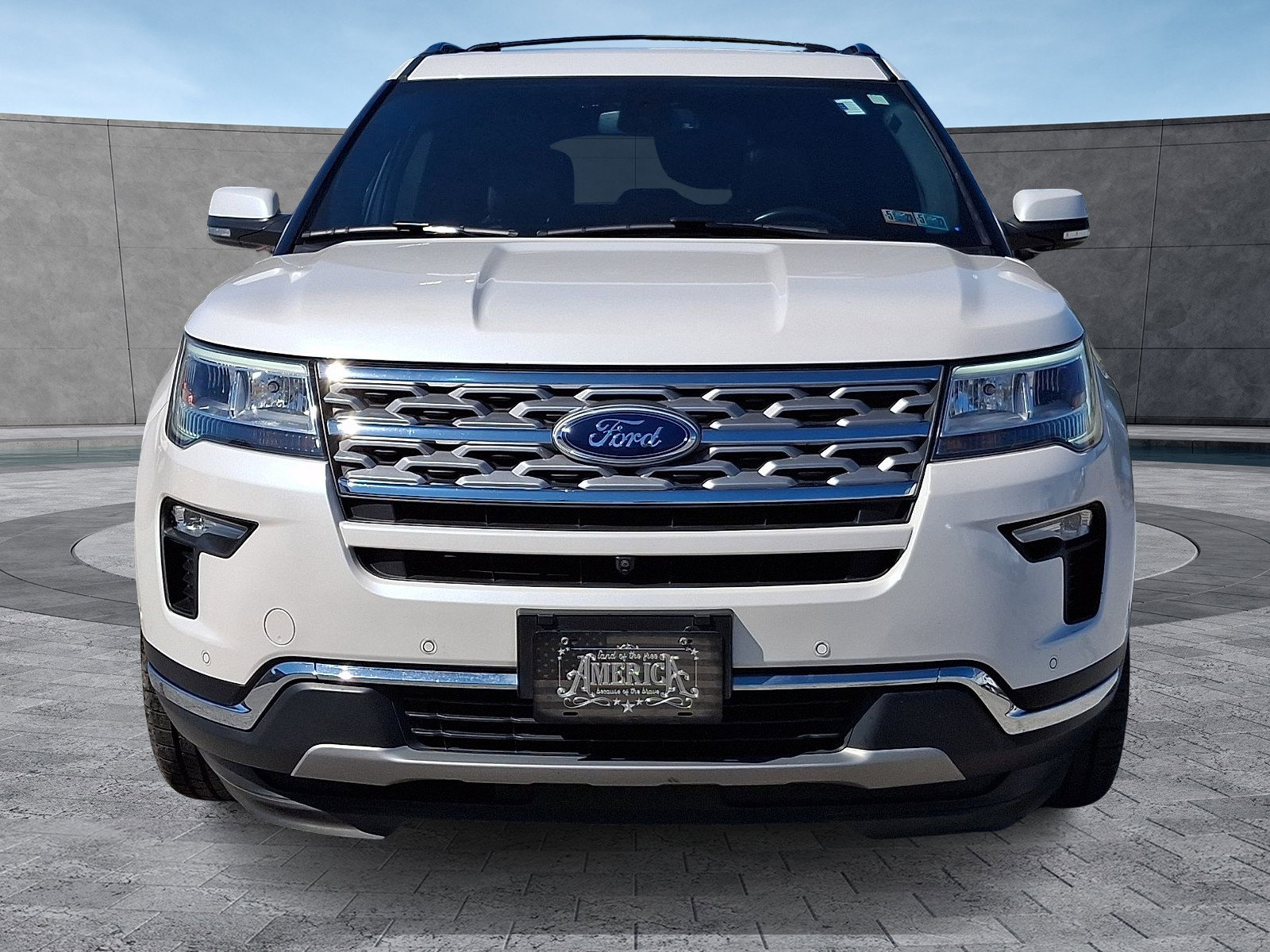Used 2018 Ford Explorer Limited w/ Equipment Group 301A AWD/4WD image 3