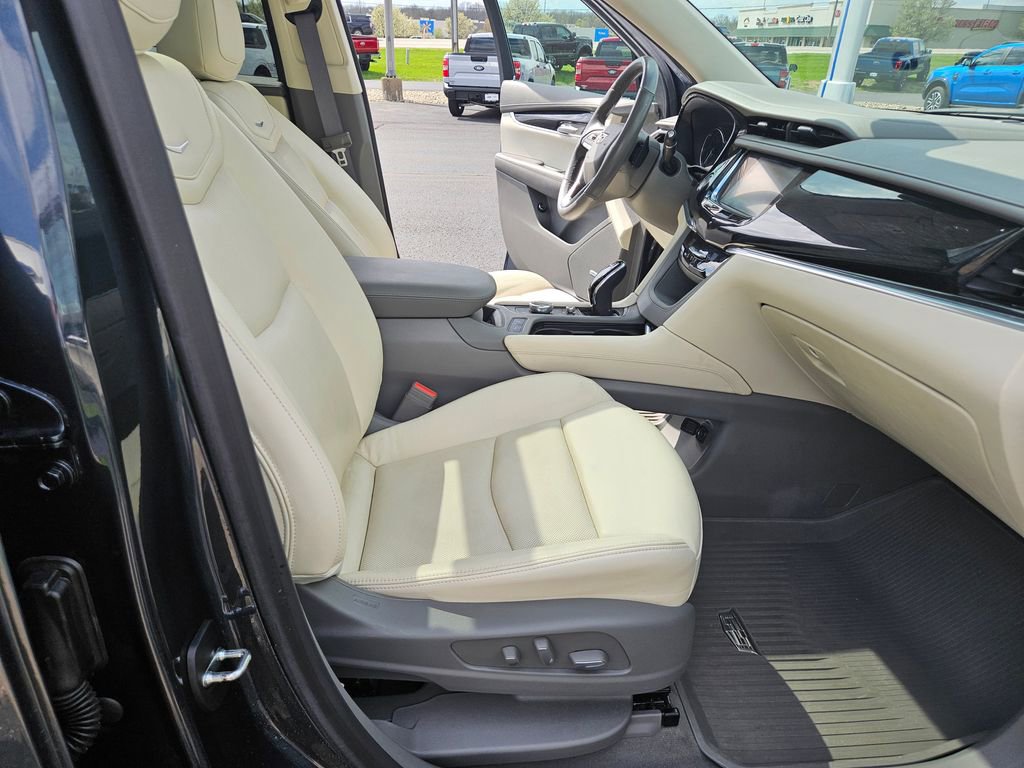 Used 2020 Cadillac XT6 Premium Luxury w/ LPO, Floor Liner Package image 31