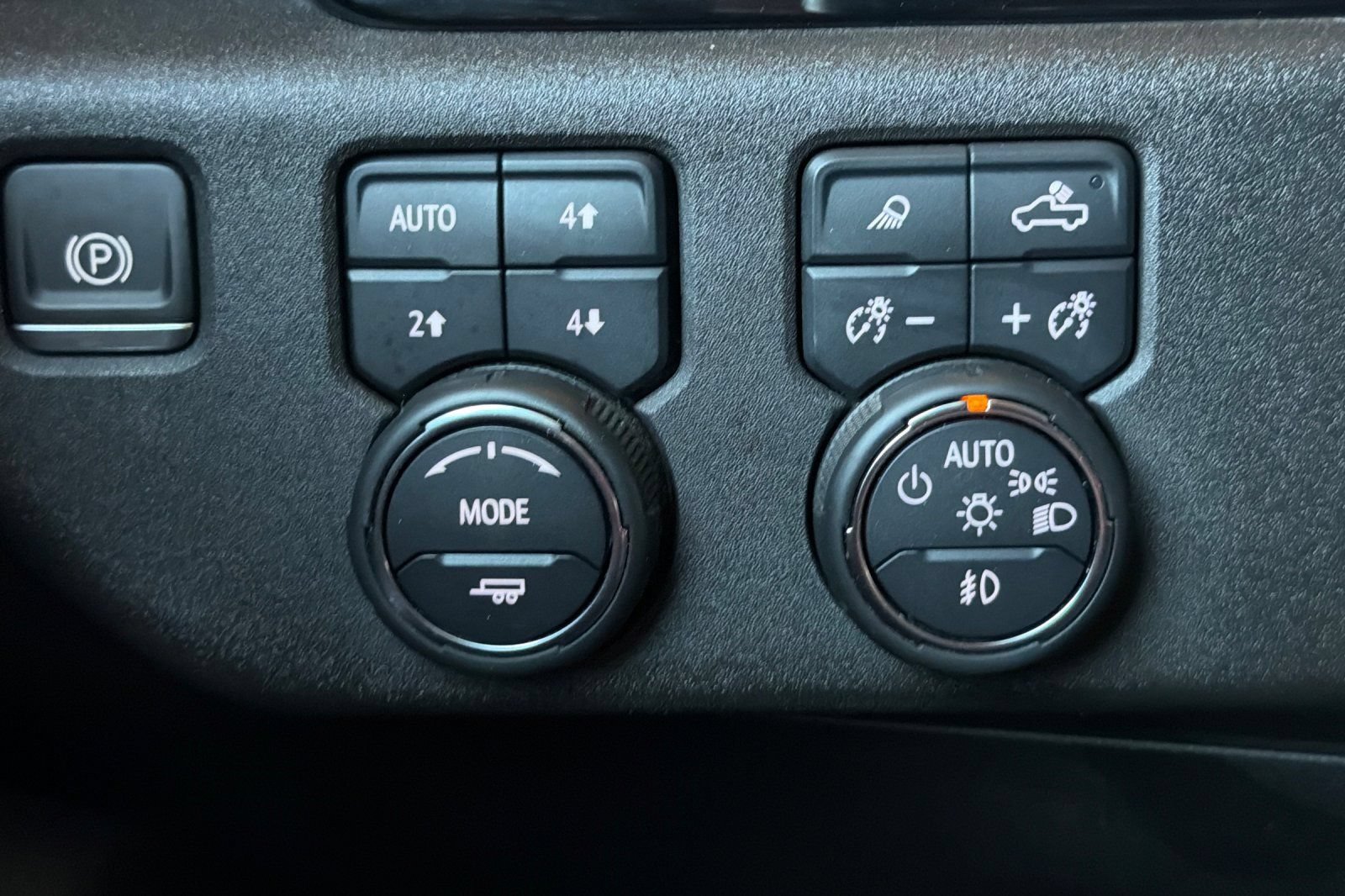 Used 2024 Chevrolet Silverado 2500 LTZ AWD/4WD image 36