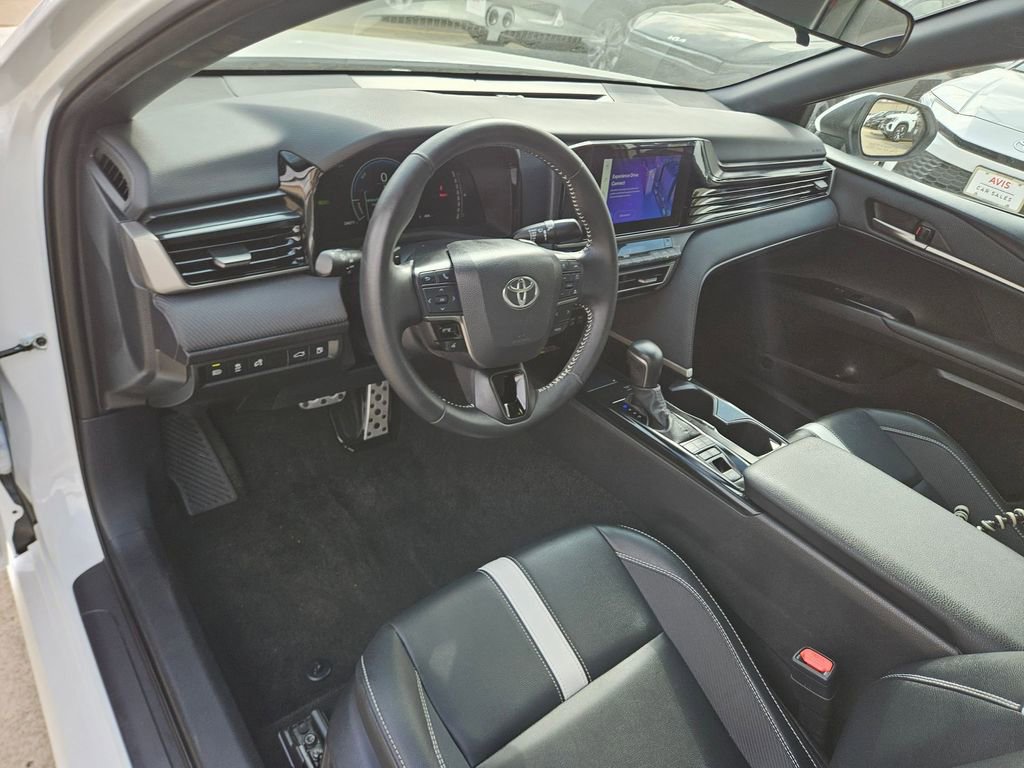 Used 2025 Toyota Camry SE image 13