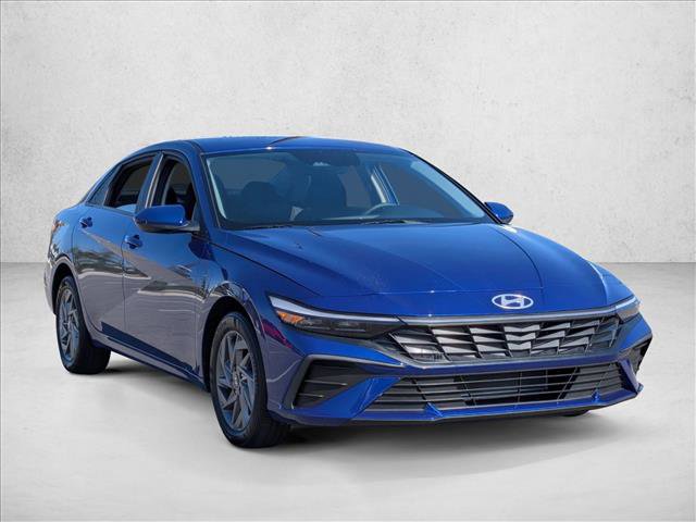 Used 2024 Hyundai Elantra SEL FWD image 3