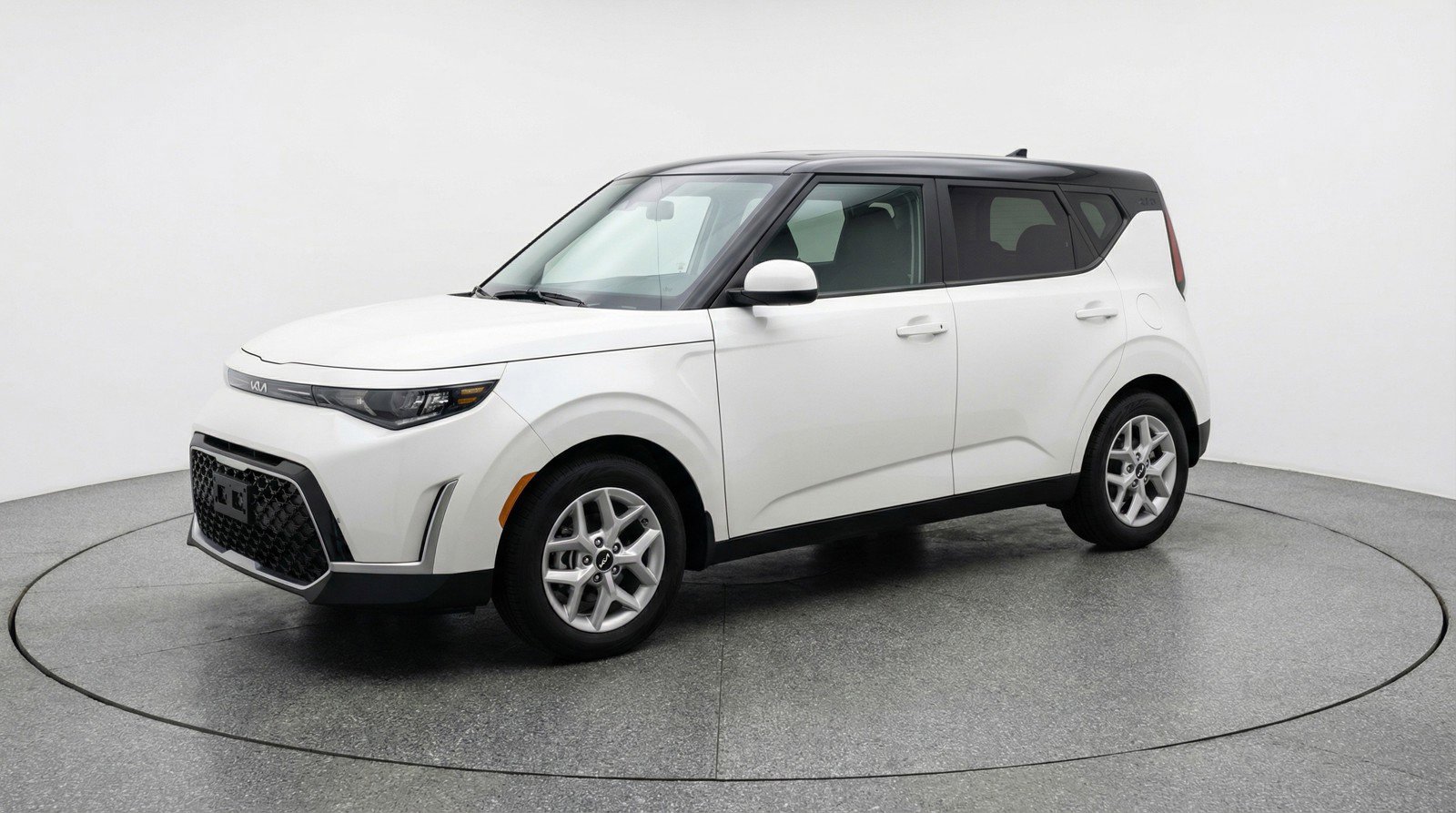 Used 2025 Kia Soul LX w/ LX Technology Package FWD image 3