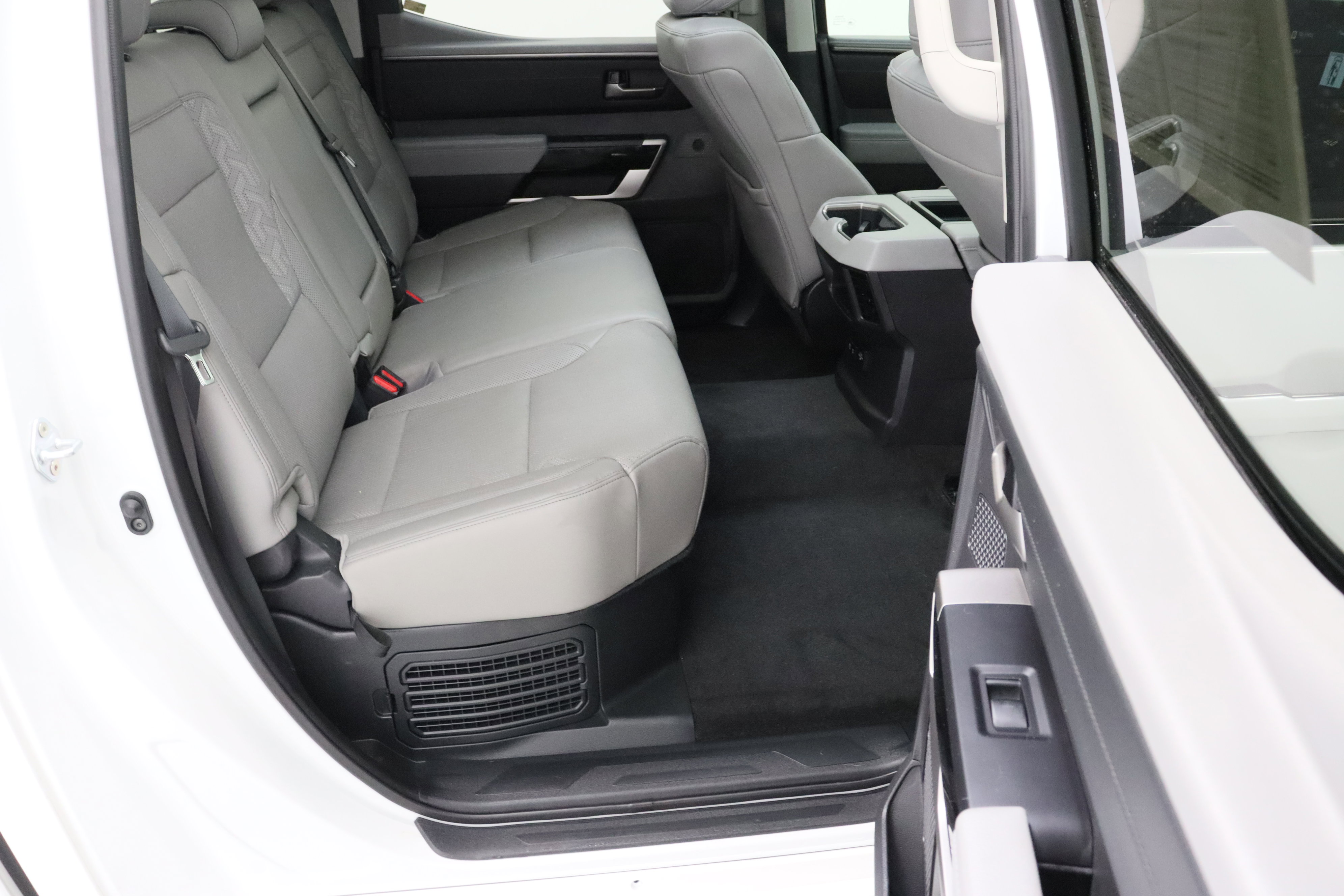 Used 2024 Toyota Tundra Limited image 38