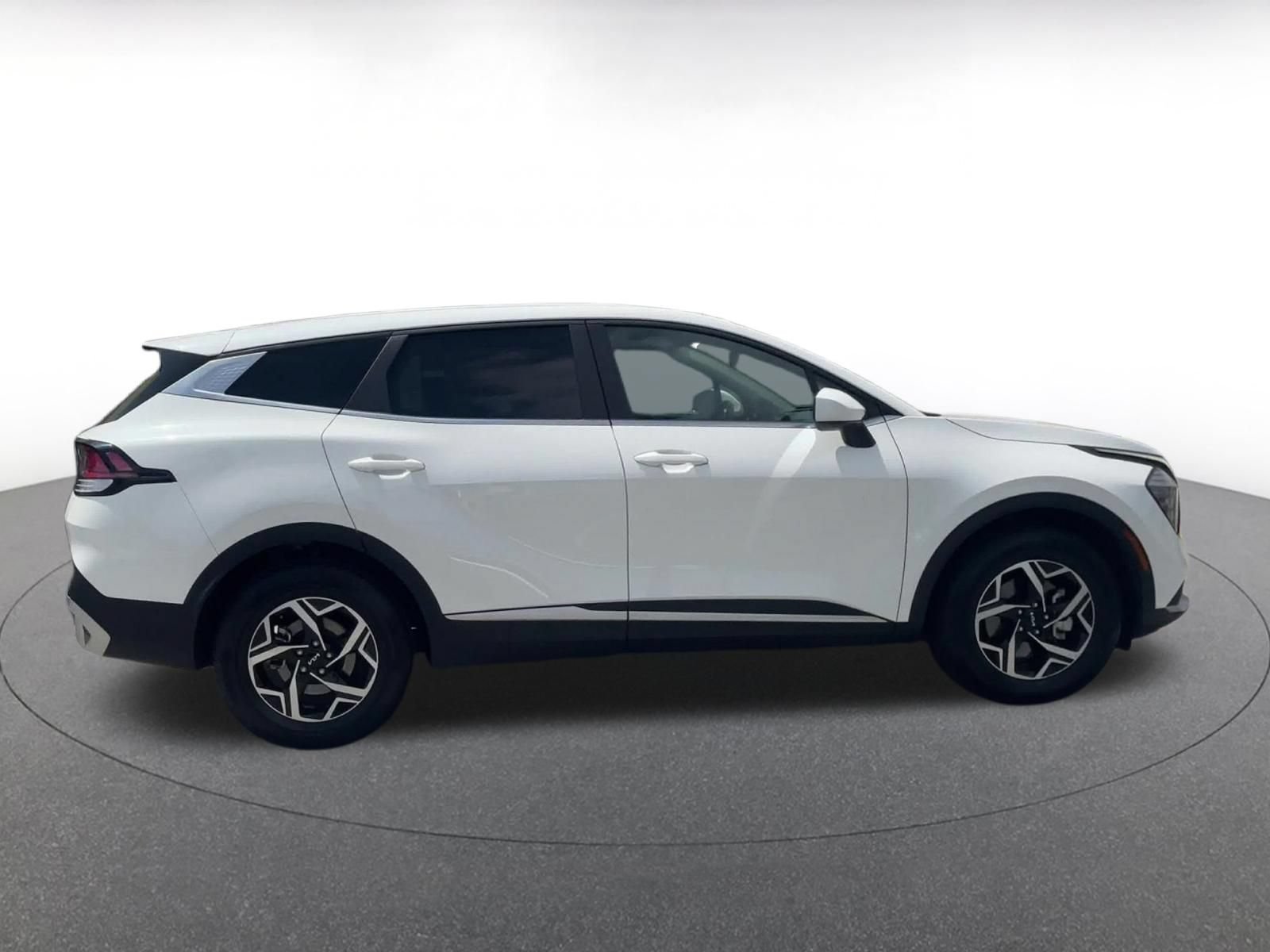 Used 2025 Kia Sportage LX FWD image 16