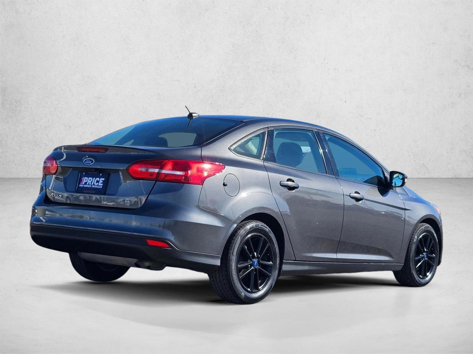 Used 2018 Ford Focus SE w/ Cold Weather Package FWD image 5