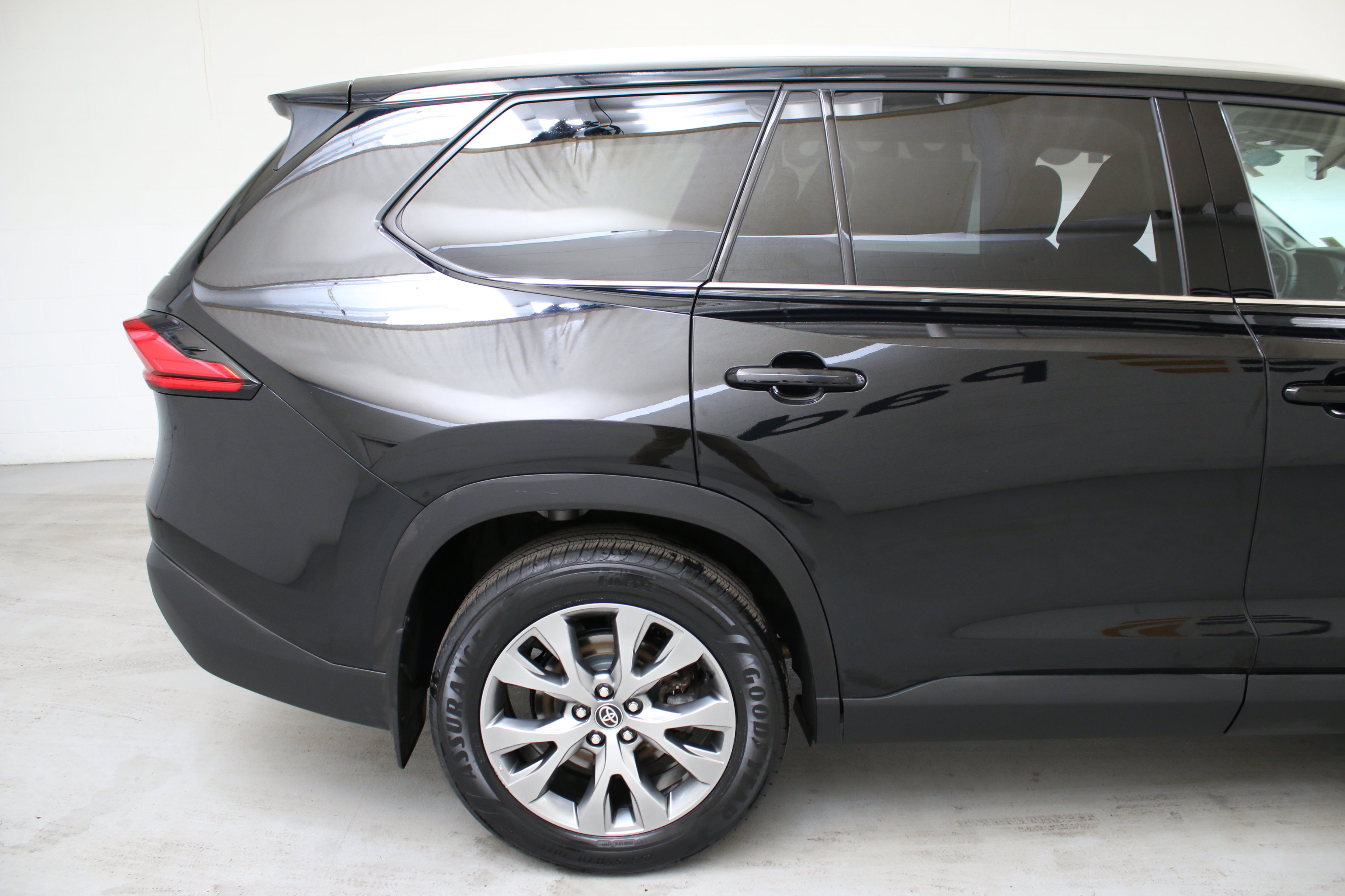 Used 2024 Toyota Grand Highlander Limited image 10