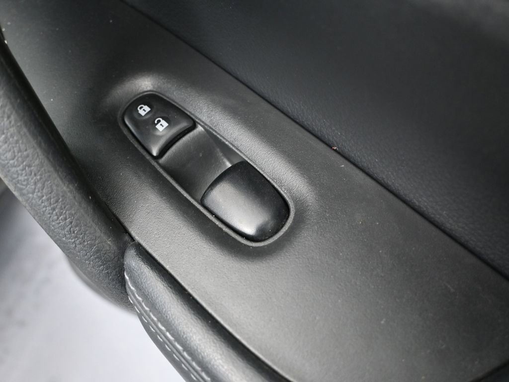 Used 2020 Nissan Rogue SV image 44