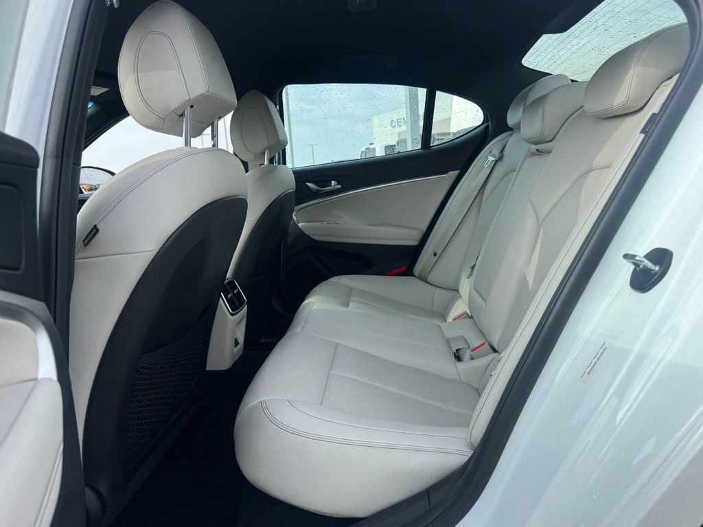 Used 2025 Genesis G70 2.5T RWD image 12
