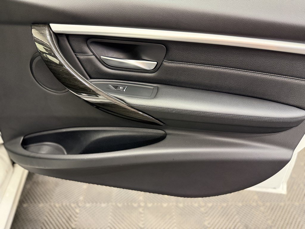 Used 2018 BMW 330i xDrive Wagon AWD/4WD image 24
