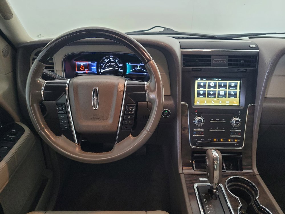 Used 2016 Lincoln Navigator Select RWD image 22