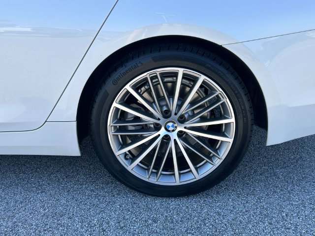 Used 2018 BMW 530i RWD image 9