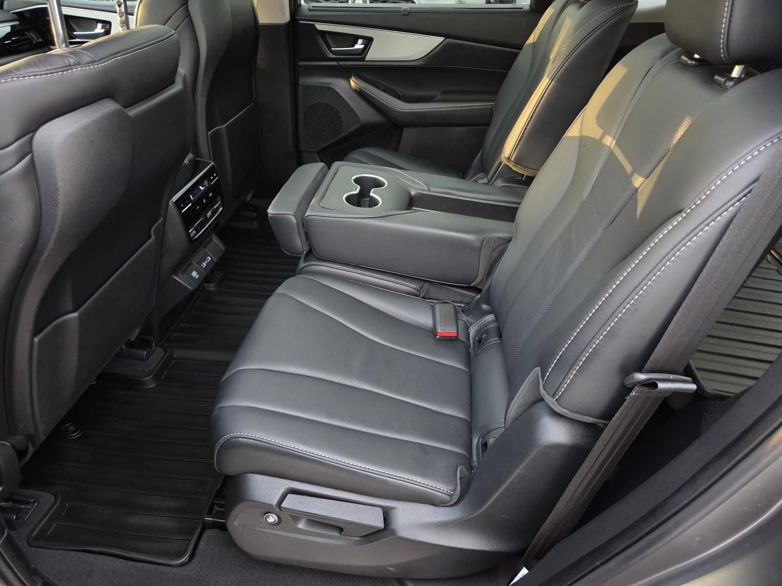 Used 2024 Acura MDX w/ Technology Package FWD image 12