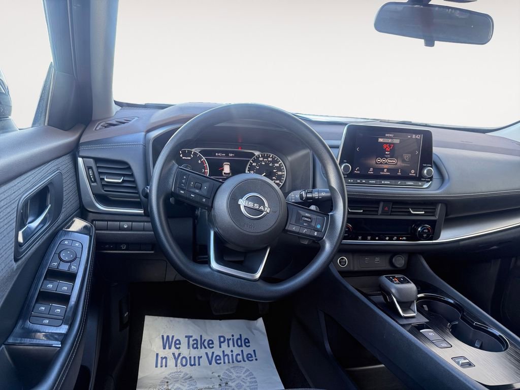 Used 2023 Nissan Rogue SV image 12