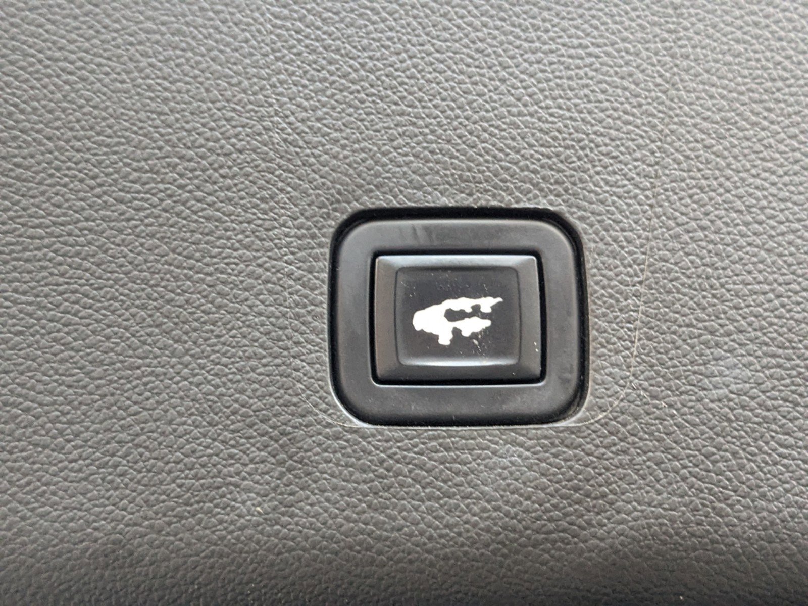 Used 2022 Chevrolet Traverse LT w/ LT Premium Package image 14