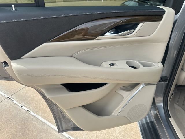Used 2020 Cadillac Escalade Luxury image 24