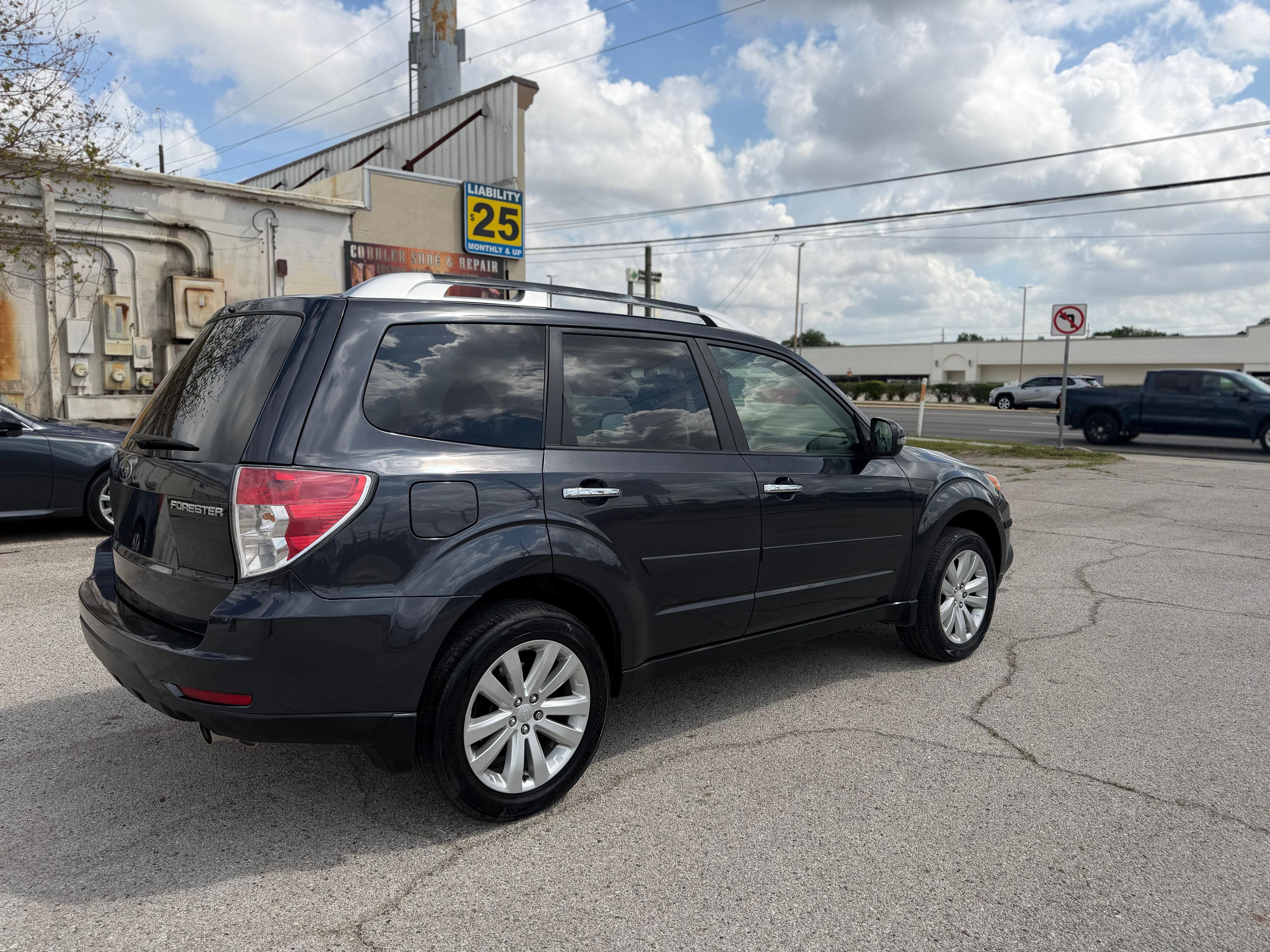 Used 2013 Subaru Forester 2.5X Touring AWD/4WD image 6