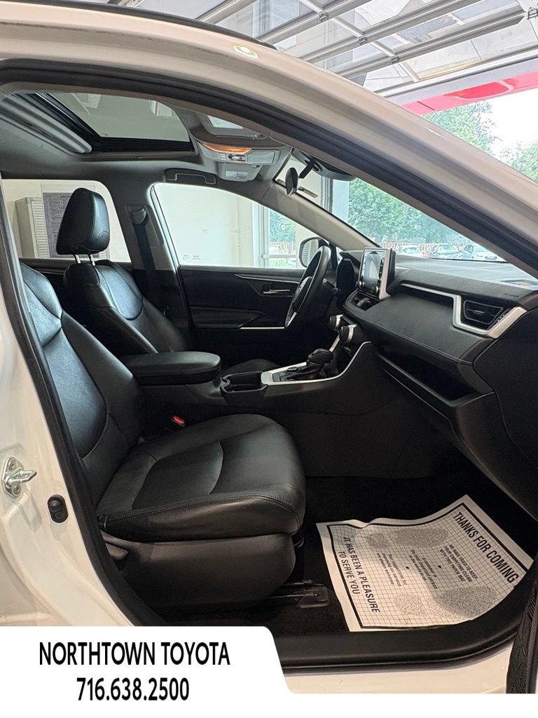 Used 2020 Toyota RAV4 XLE w/ Convenience Package AWD/4WD image 19