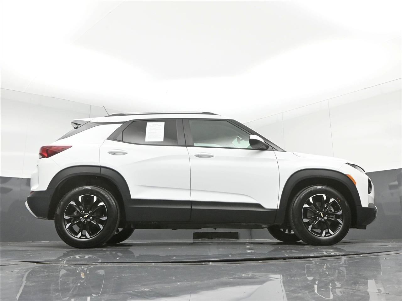 Used 2022 Chevrolet TrailBlazer LT w/ Convenience Package FWD image 32