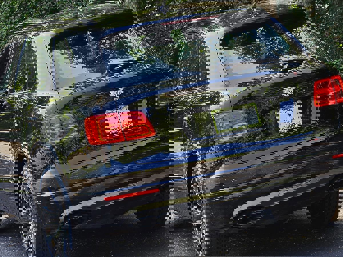 Used 2020 Bentley Bentayga Design Series image 77