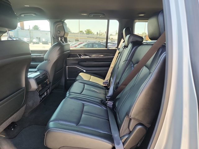 Used 2022 Jeep Wagoneer Series III AWD/4WD image 10