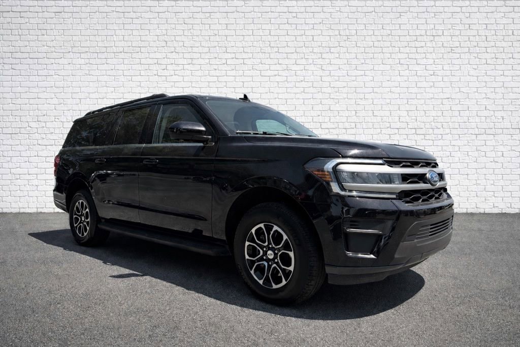 Used 2024 Ford Expedition Max XLT AWD/4WD image 3