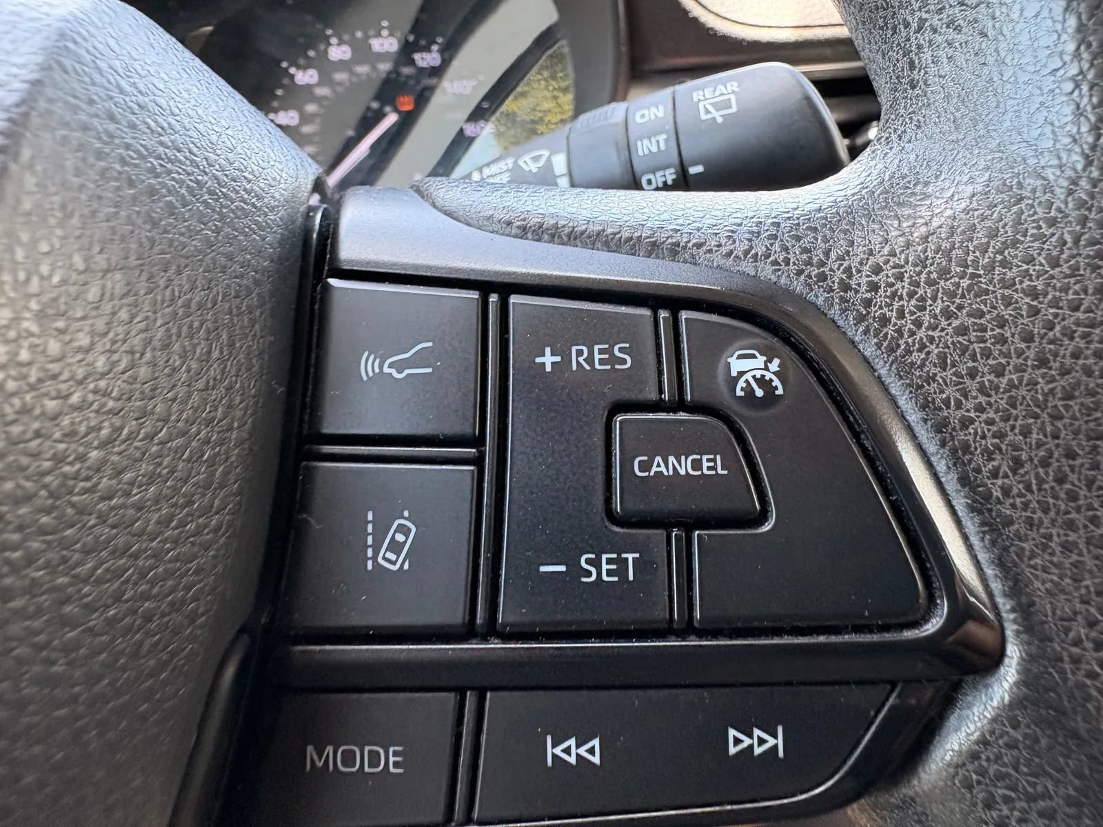 Used 2023 Toyota Sienna LE FWD image 18