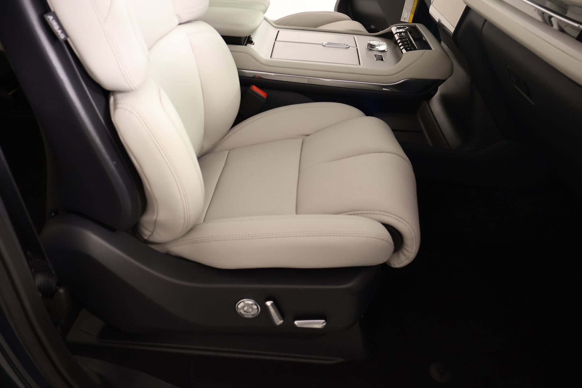 New 2026 Lincoln Navigator Premiere AWD/4WD image 13