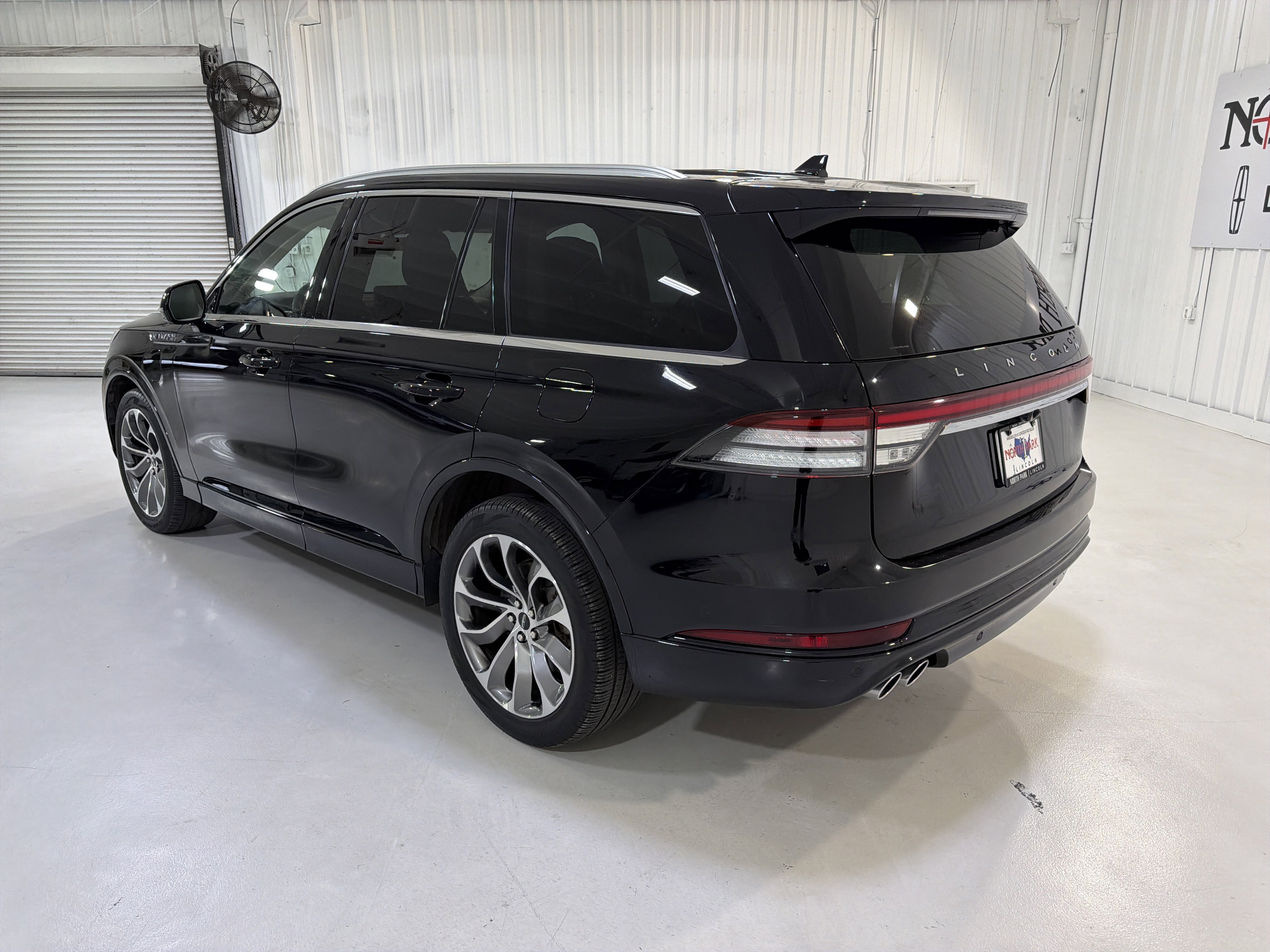 Used 2023 Lincoln Aviator Grand Touring w/ Equipment Group 301A image 3