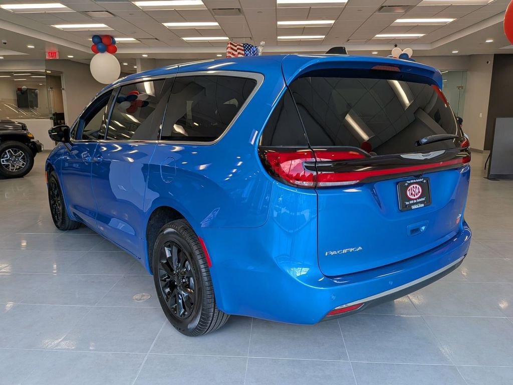 New 2026 Chrysler Pacifica Select AWD/4WD image 5