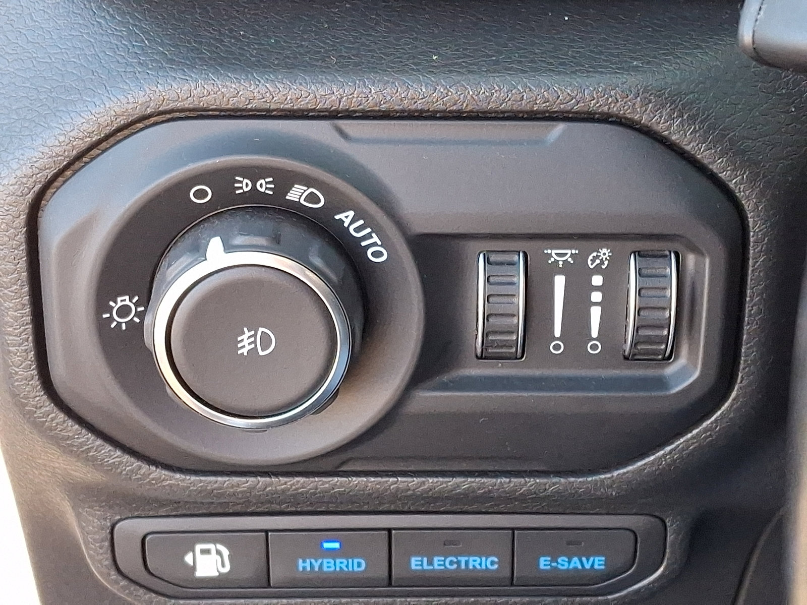 Used 2022 Jeep Wrangler Unlimited Sahara w/ Cold Weather Group image 29