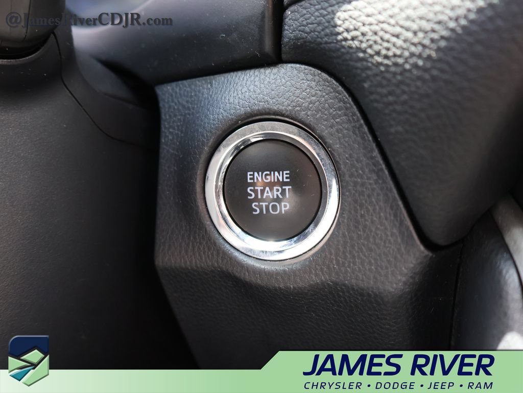 Used 2025 Toyota RAV4 XLE AWD/4WD image 31