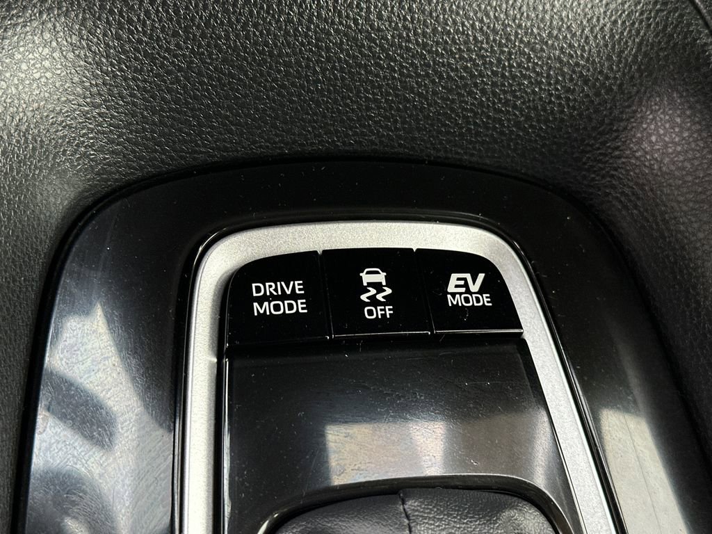 Used 2025 Toyota Corolla LE image 27