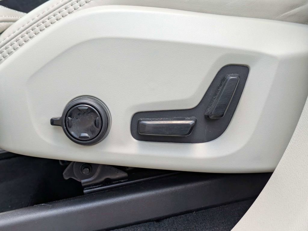 Used 2023 Volvo XC90 B6 Ultimate w/ Protection Package Premier AWD/4WD image 27