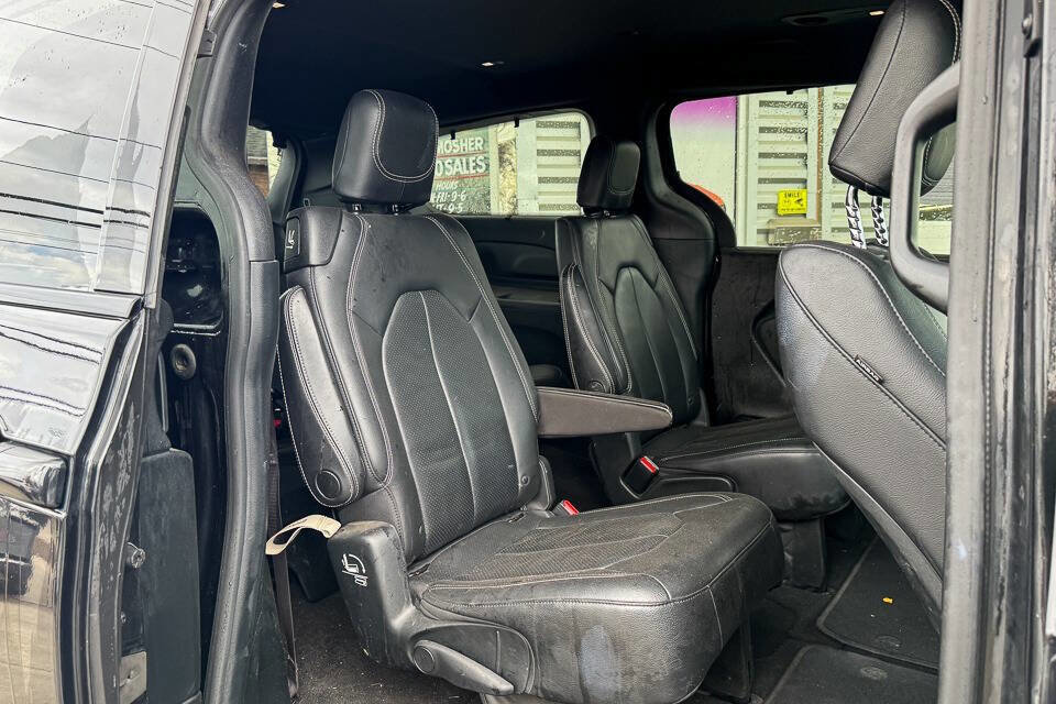 Used 2018 Chrysler Pacifica Touring-L w/ Premium Audio Group image 13
