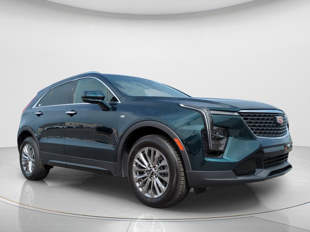 Used 2025 Cadillac XT4 Premium Luxury FWD image 3